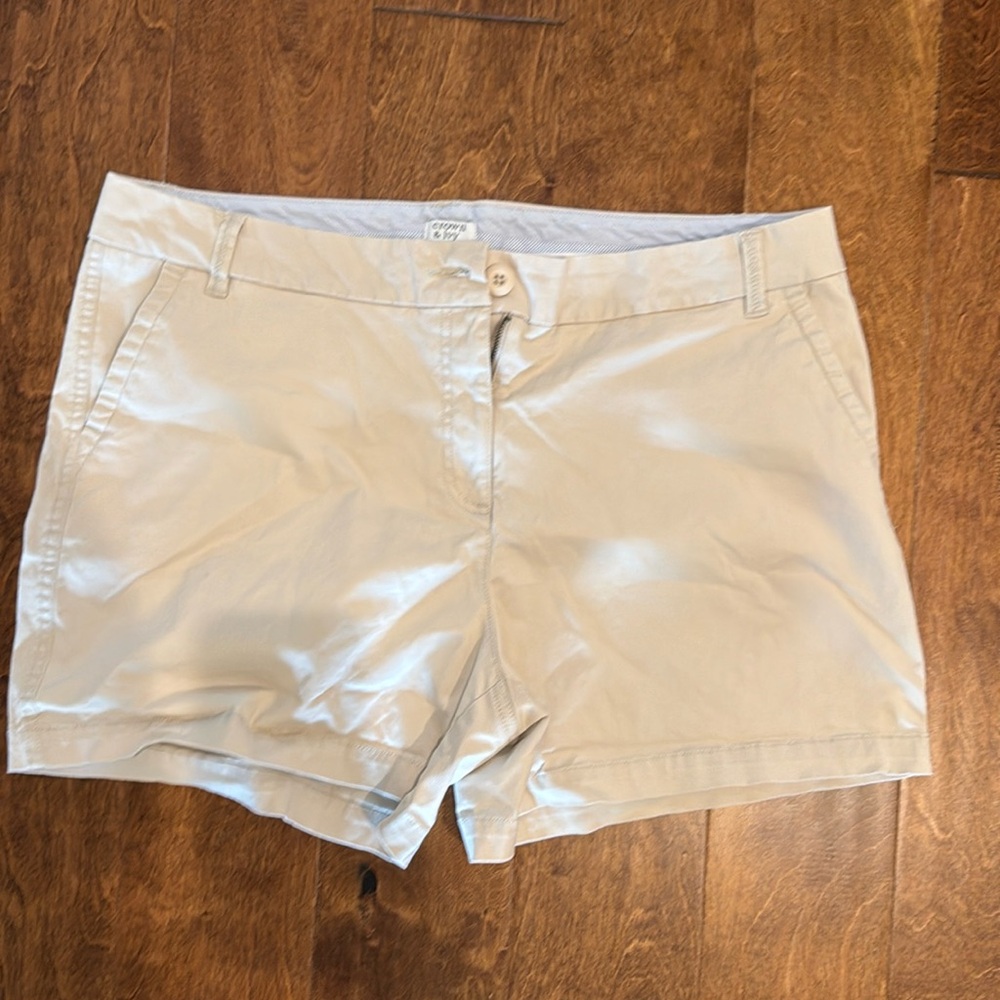 Crown and ivy caroline shorts Size 16 khaki colored